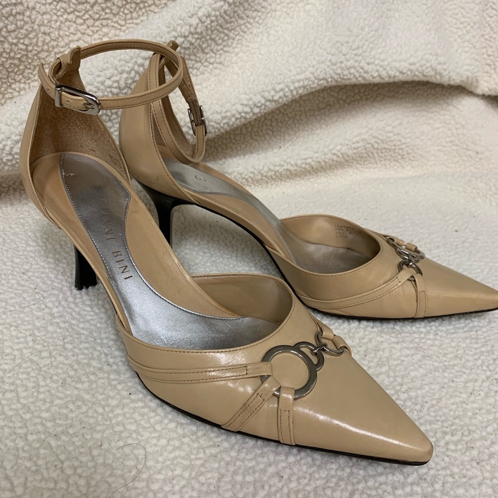 Gianni Bini ankle strap, pointy toe heel, Sz. 7